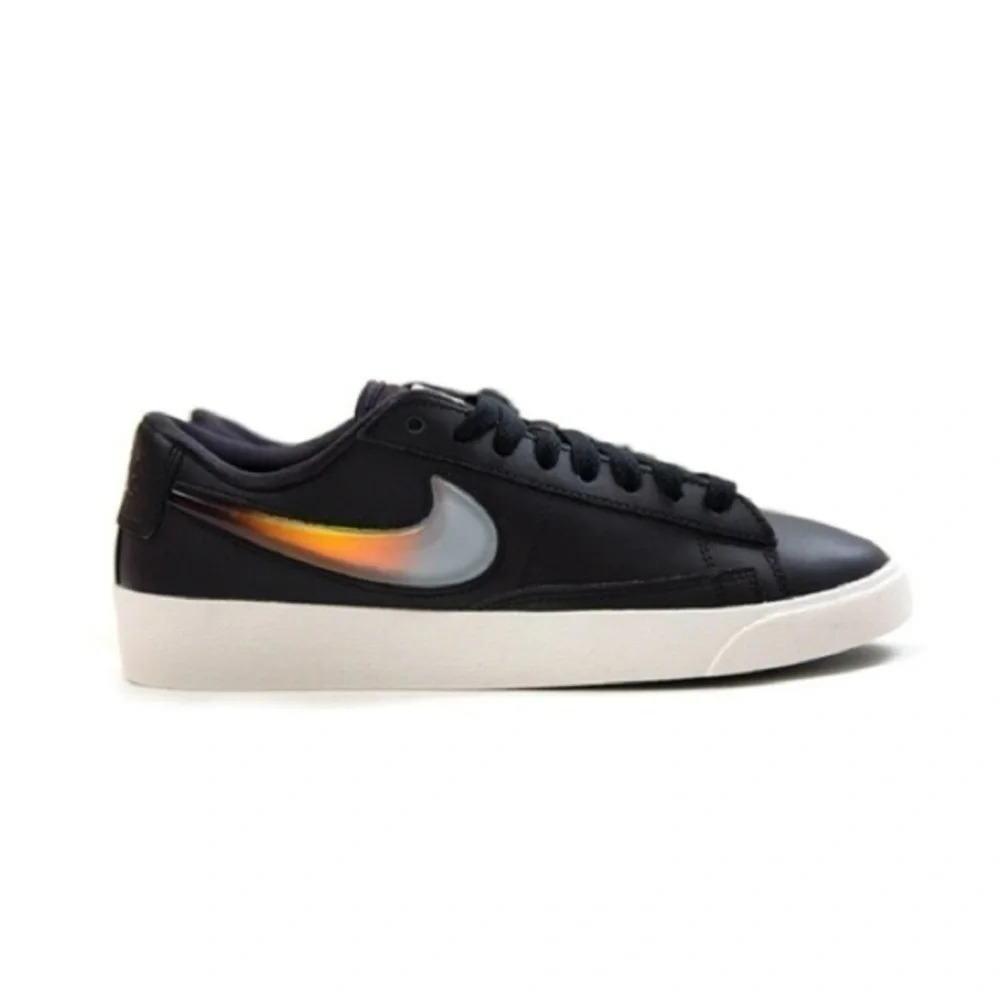 Nike Women's Blazer Low LX Sneaker Size 6
NWT